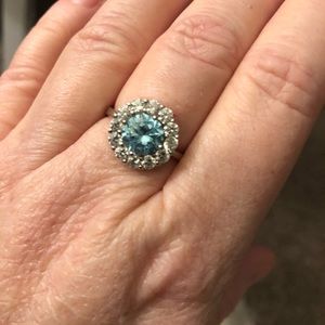 Stunning classic ring